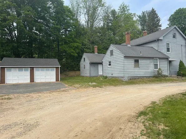 29 Snell St, Sturbridge, MA 01518