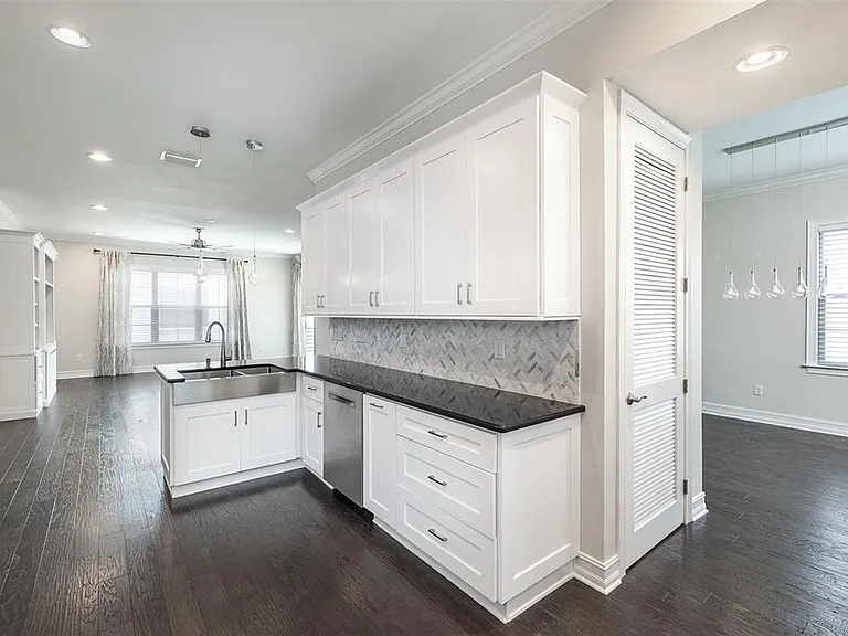 222 S Audubon Ave — Photo 20