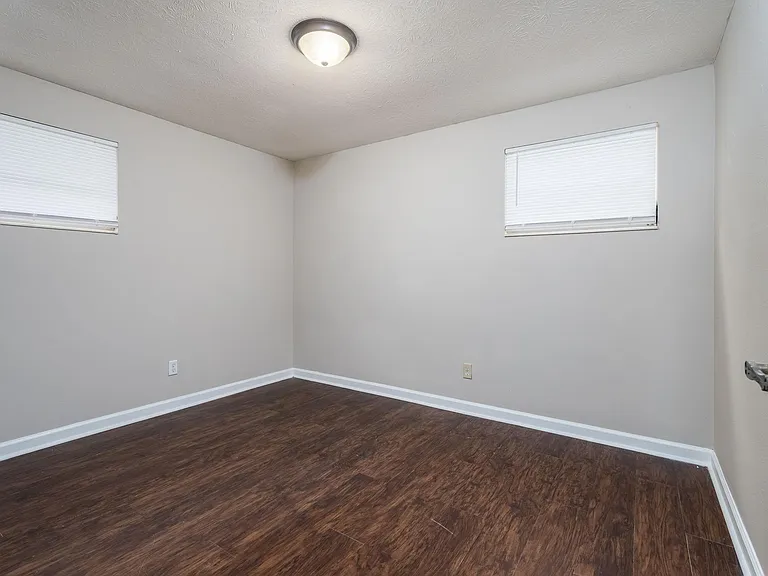 385 Dunwoodie Rd — Photo 14