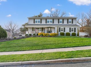 16 Ethan Allen Ct, Pearl River, NY 10965