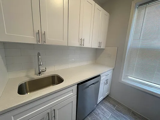 Rented by Metropolis International Realty Inc. | media 1