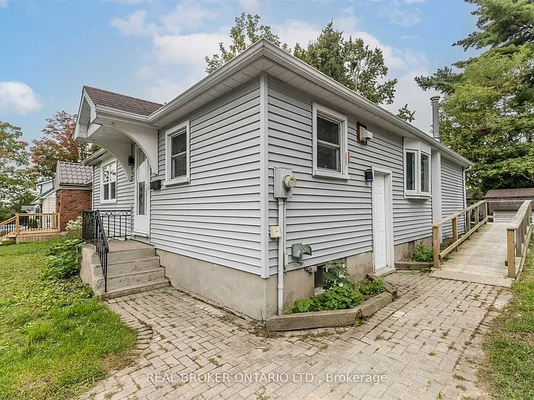 156 Clapperton St — Photo 2