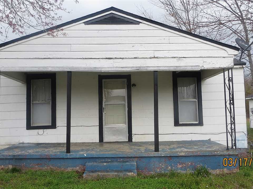 2nd image of 95 Cloverdale St