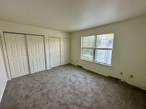 5th image of 886 Sturbridge Ln #B