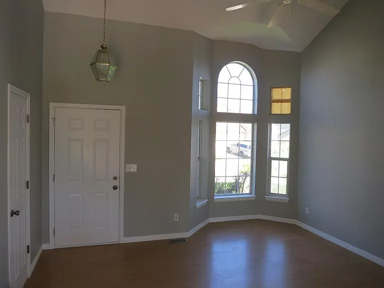 105 Bristol St — Photo 15