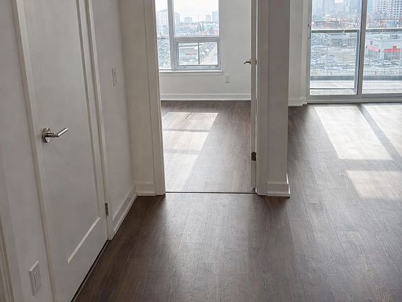 2nd image of 5105 Hurontario St #437