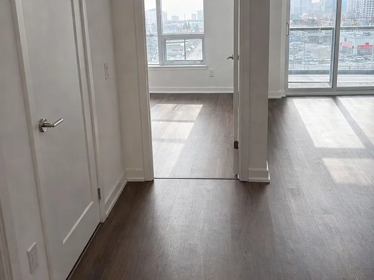 5105 Hurontario St #437 — Photo 2