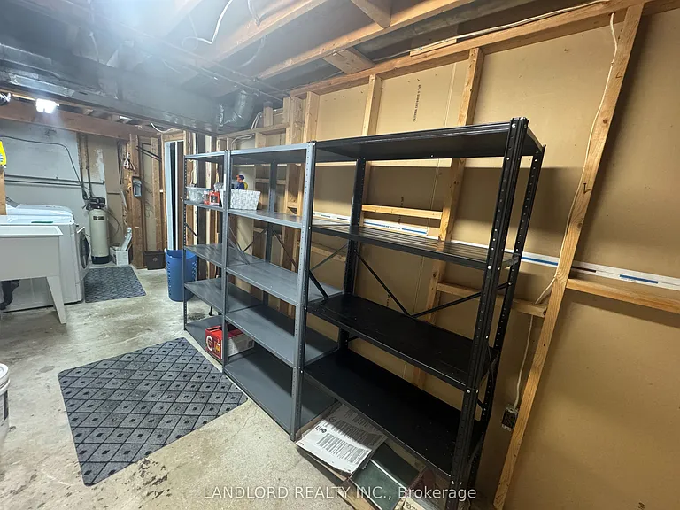 833 Laurier Ave — Photo 45