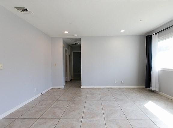 5th image of 319 E Belmont St
