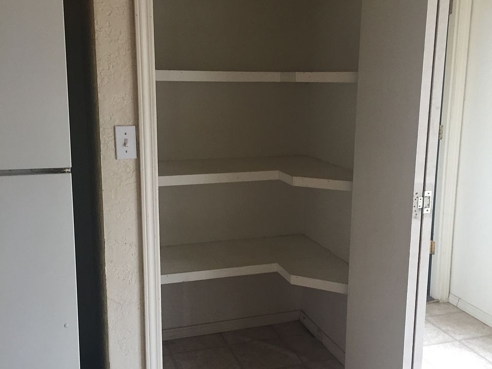 2nd image of 809 Sheena Rd
