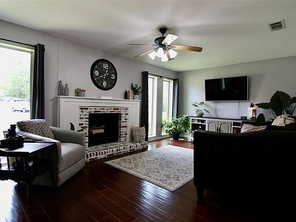 3rd image of 4226 Windhurst Dr