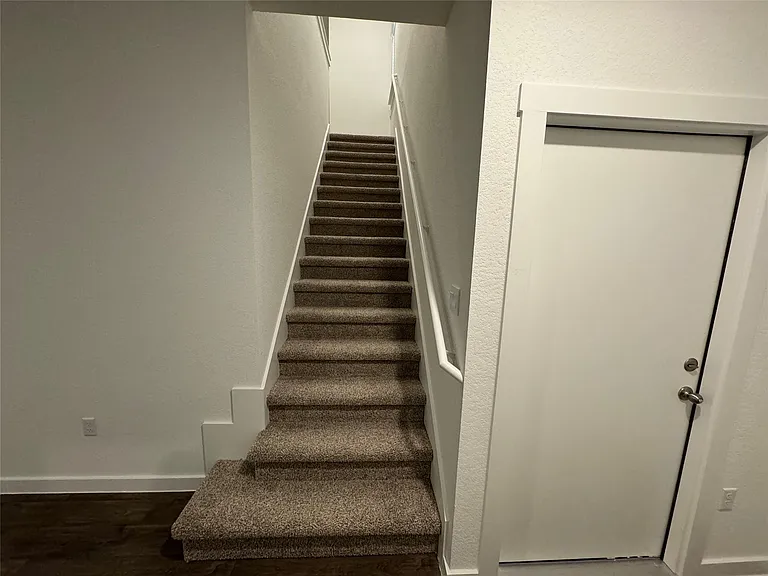 204 James River Dr — Photo 23