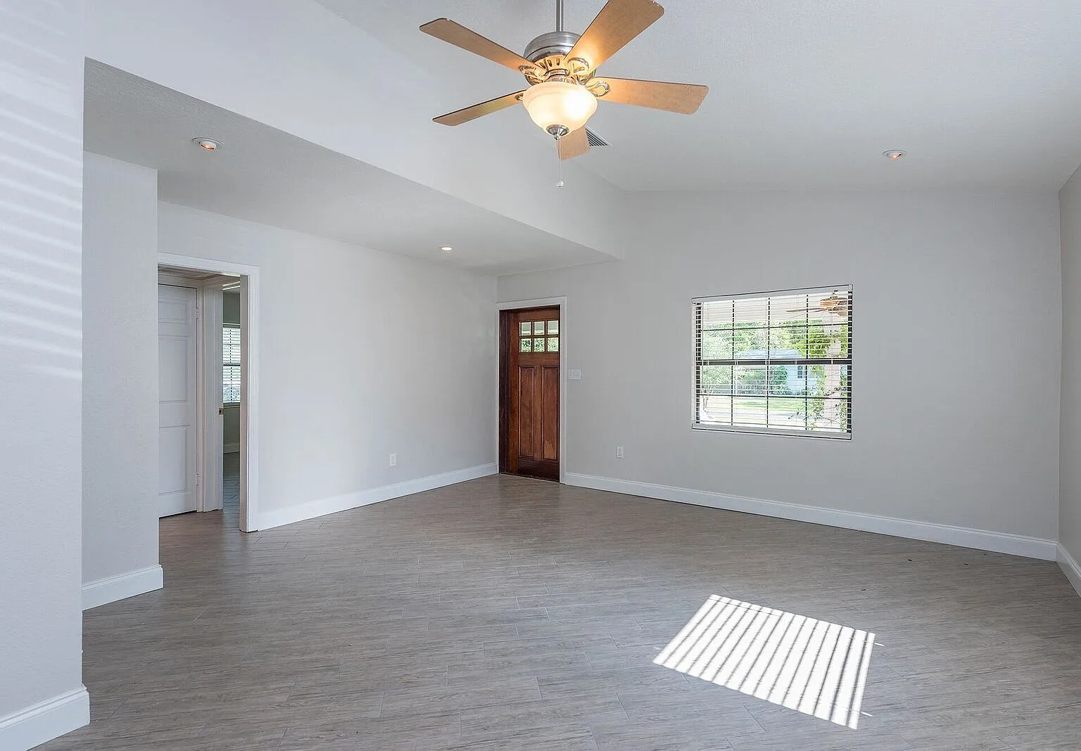 Charming Bungalow in Prime South Tampa Plant High School District! — Photo 2