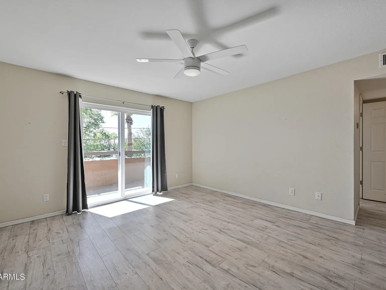 1 bed, 1.0 bath, 655 sqft, $1,295 — Photo 3