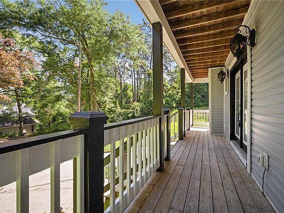 5th image of 108 Glenwood Cir