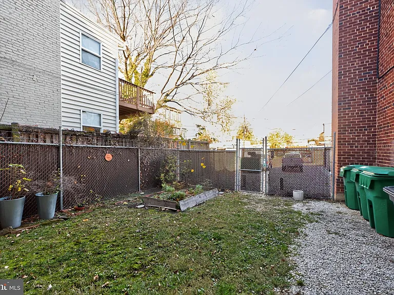 1010 G St NE #305 — Photo 13