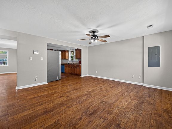 3rd image of 1065 Lindenwood Ave