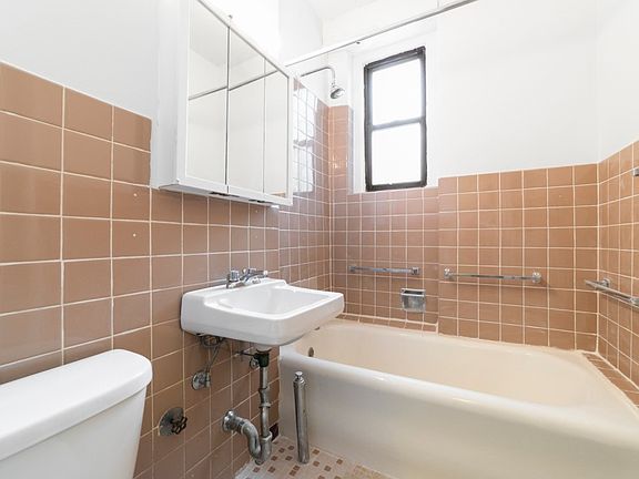 4th image of 4334 49th St APT 1F