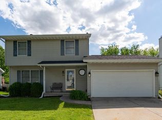 20 Reading Rd, Bloomington, IL 61701