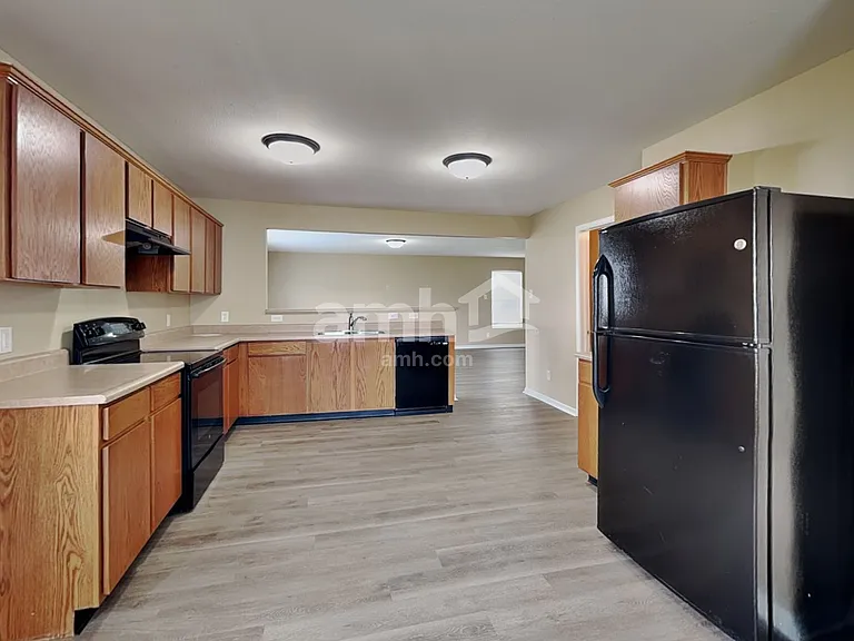3126 Hurst St — Photo 3