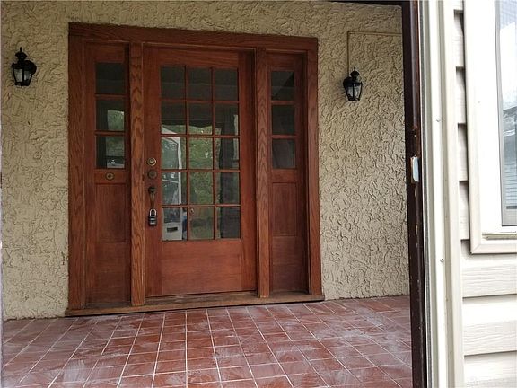 2nd image of 1519 Crescent Blvd