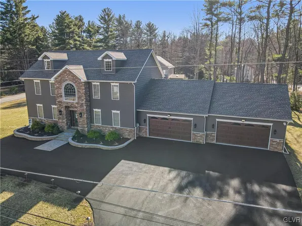 2357 Paxmont Dr, Pocono Pines, PA 18350