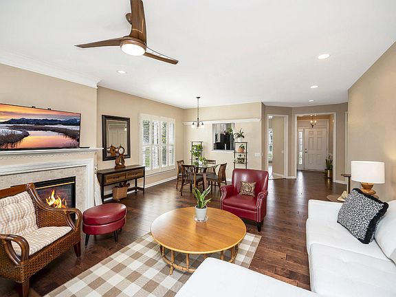 5th image of 31 Dayton Cir
