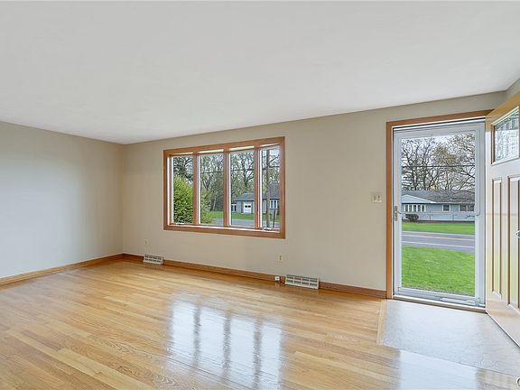 4th image of 138 Bennett Rd