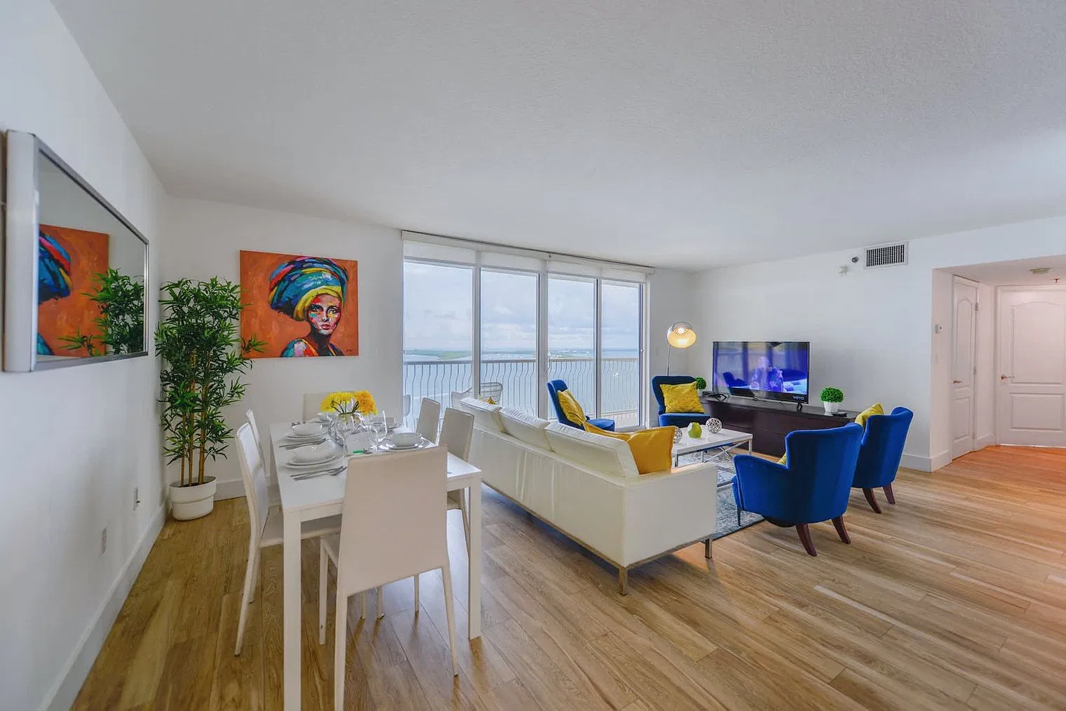 3 bed, 2.0 bath, 1097 sqft, $7,713 — Photo 4