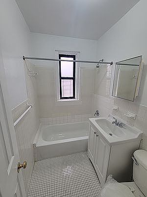 5th image of 68 W 238th St APT E4