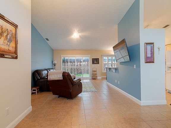 2nd image of 1487 Windship Cir