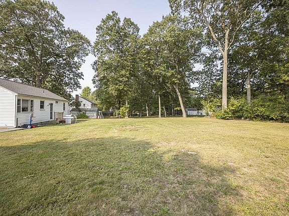 4th image of 45 Eleanor Dr