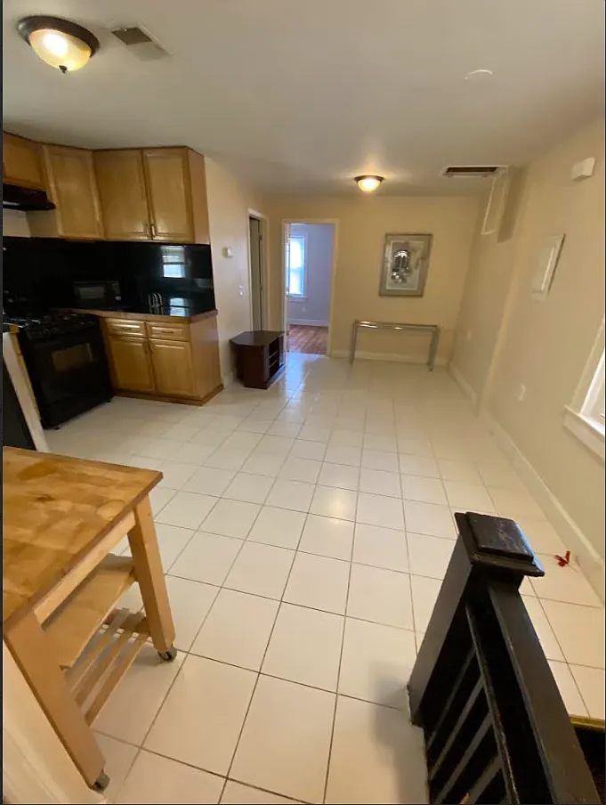 3 bed, 1200 sqft, $2,900 — Photo 2