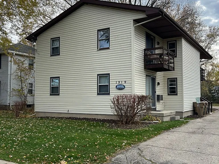 1919 Sheridan St — Photo 1