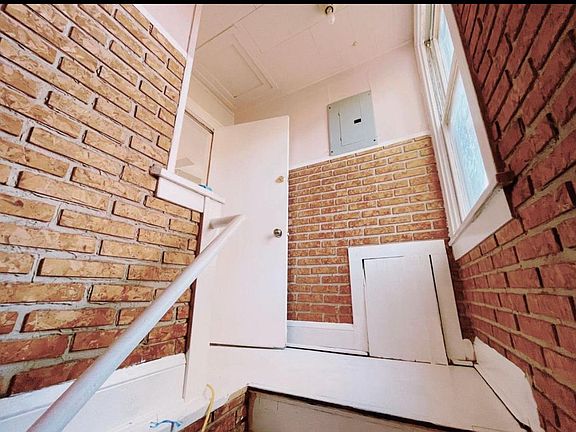 5th image of 1923 Washington St NE Unit 2