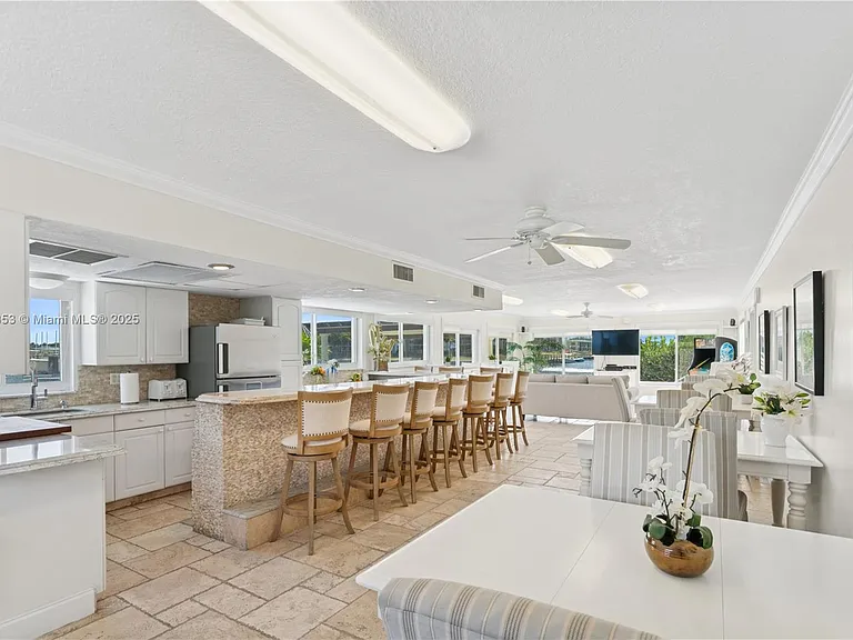 1160 Hillsboro Mile #901 — Photo 32