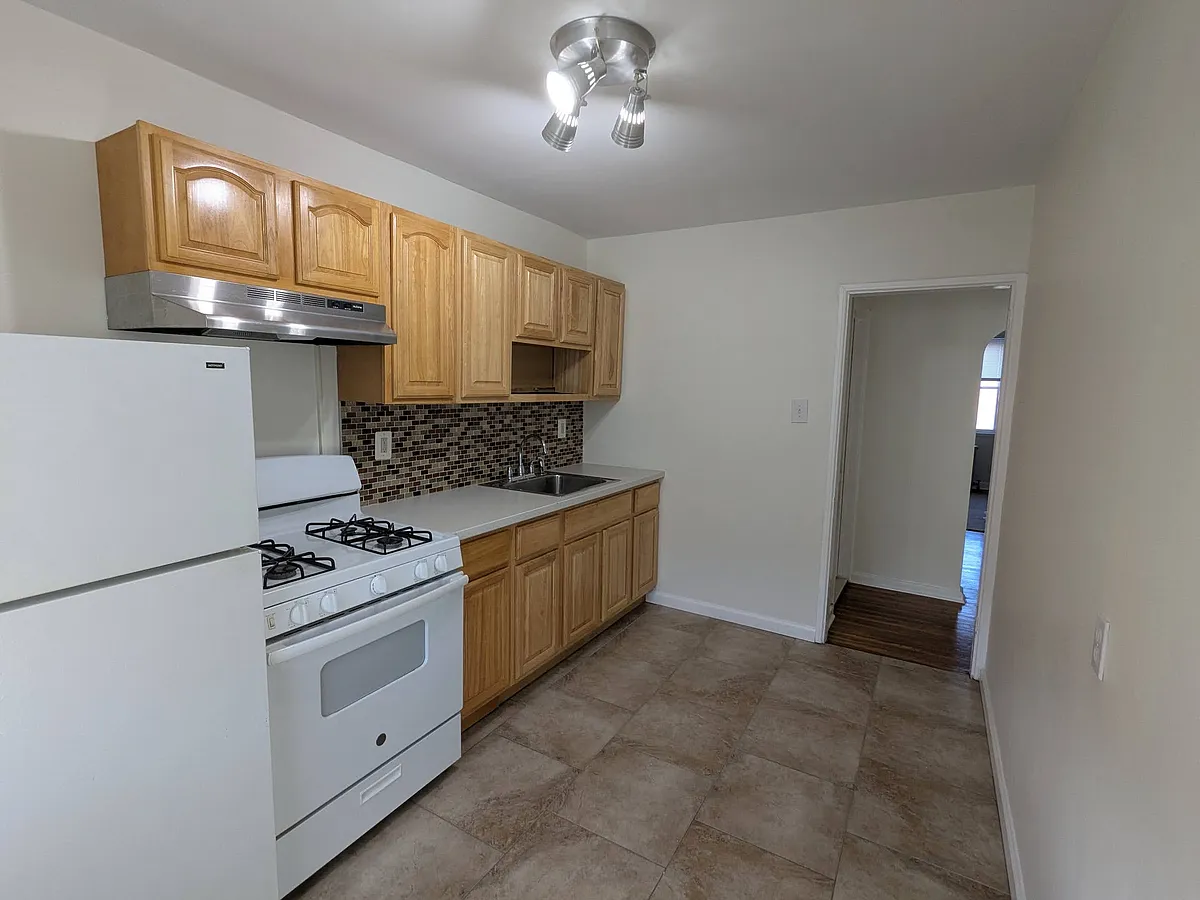 Building Photo - 334 E Essex Ave #1