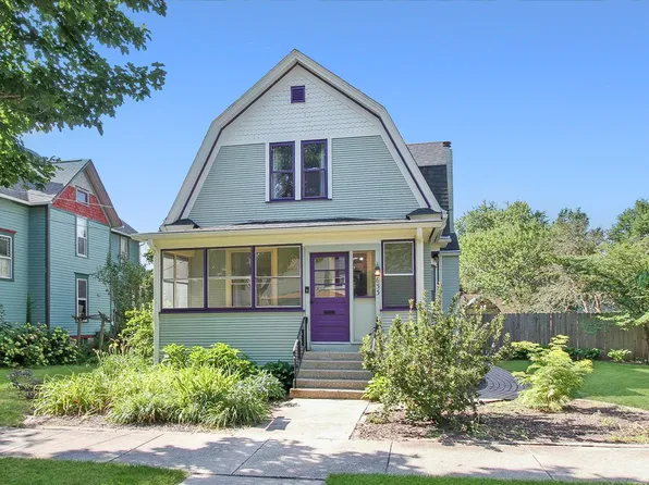 633 Lillie St, Elgin, IL 60120