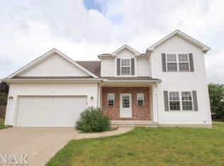6 Carleton Ct, Bloomington, IL 61704