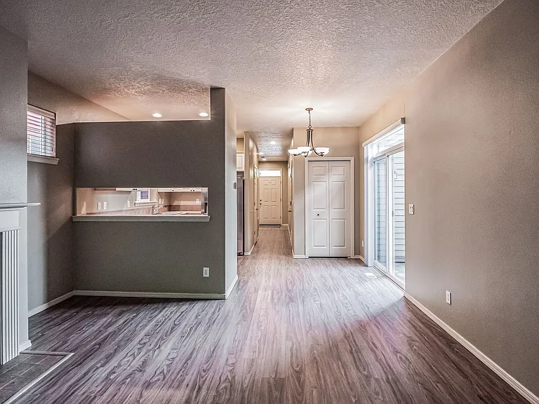 949 SE Tamango St — Photo 12