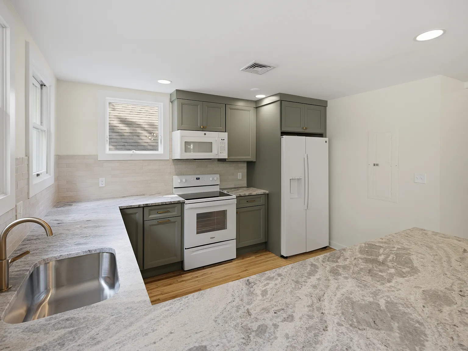 2 bed, 1500 sqft, $2,700 — Photo 3