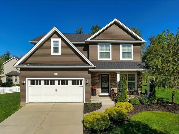 4974 Waterford Ln, Hamburg, NY 14075
