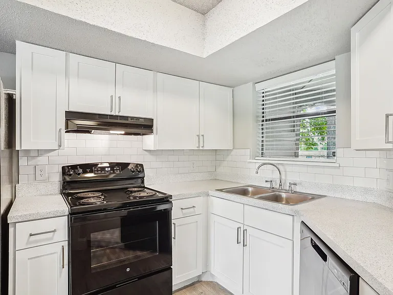 Vantage Point Apartments — Photo 2
