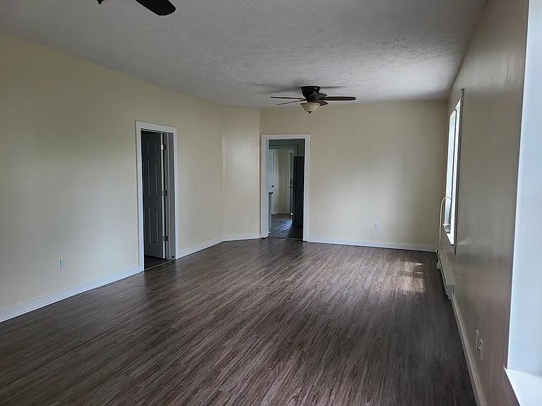 110 Summers St — Photo 4