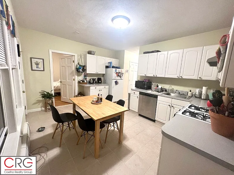 3 bed, 1100 sqft, $3,000 — Photo 3