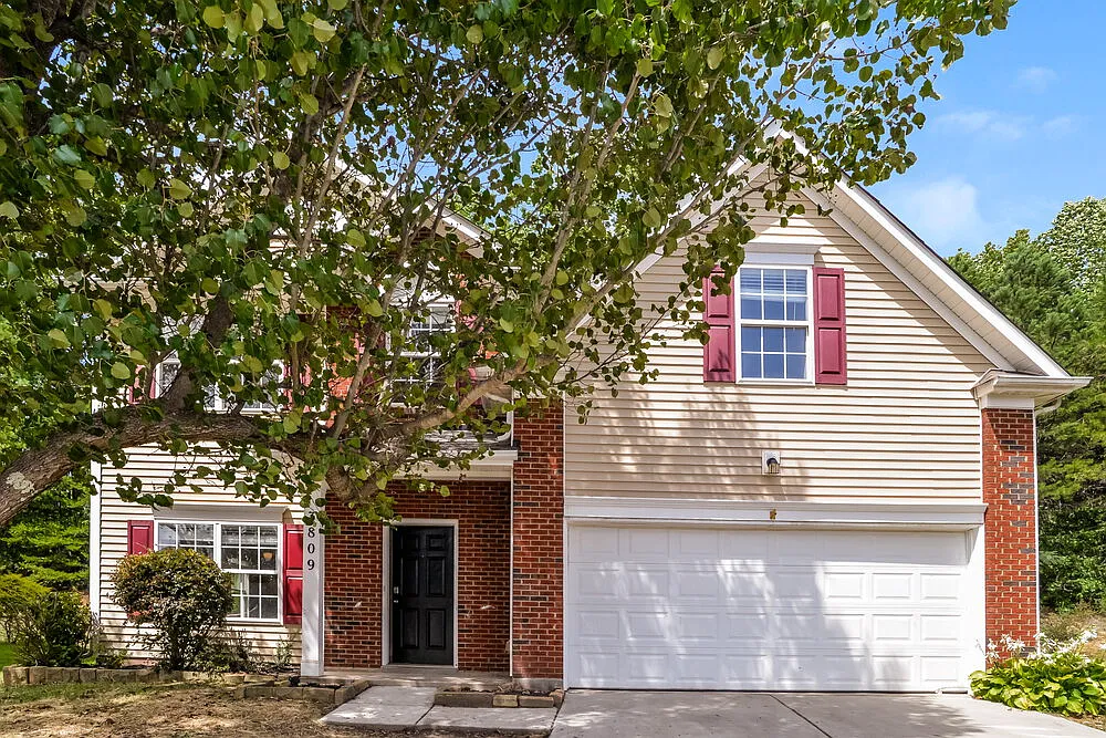 4 bed, 2.5 bath, 2180 sqft, $2,095 — Photo 1
