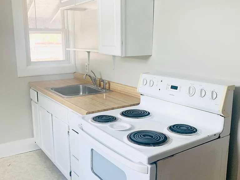 1646 Beechwood Ave #7 — Photo 3