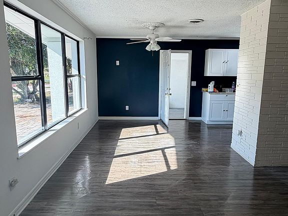 2nd image of 3133 Beachwood Blvd