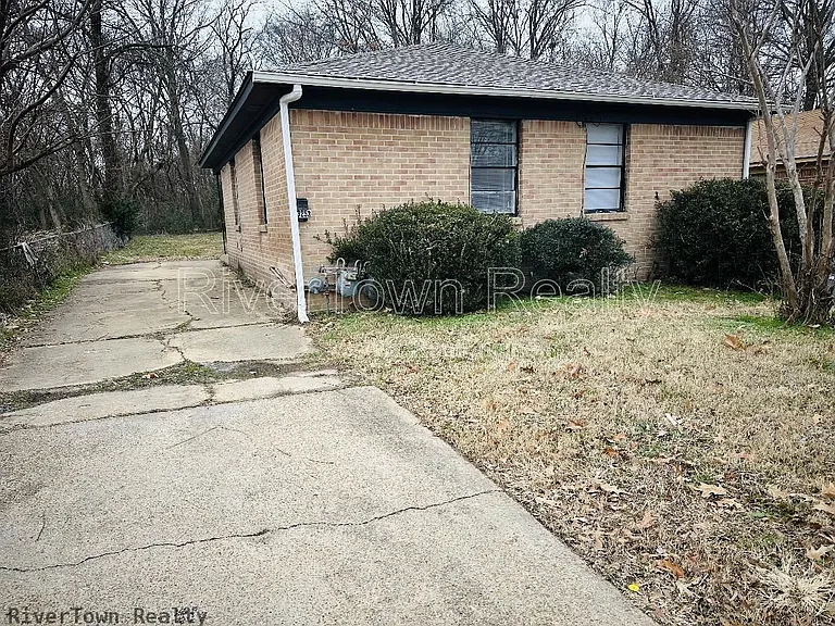 3253 Ford Rd — Photo 1