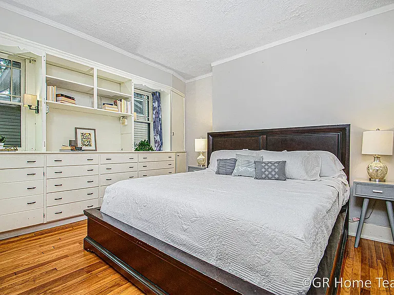 910 Calvin Ave SE — Photo 23